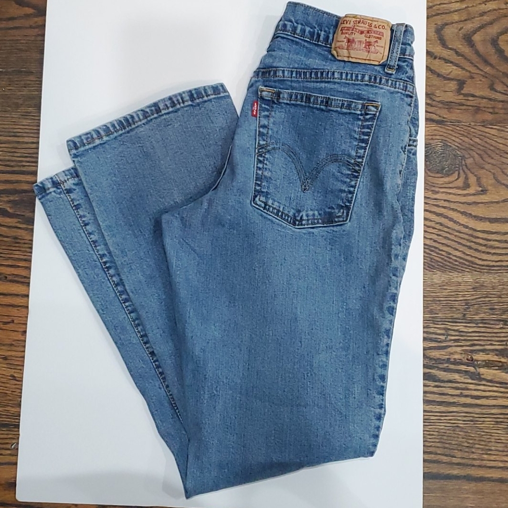 LEVI'S Relaxed  Boot Cut 550 in a size 10 S